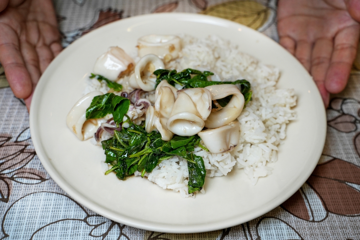 【清邁美食】Aunt Aoy Kitchen – 用餐環境像民宅…餐點賣相平凡無奇…但卻是四年都被米其林必比登推薦的在地人氣名店！！！