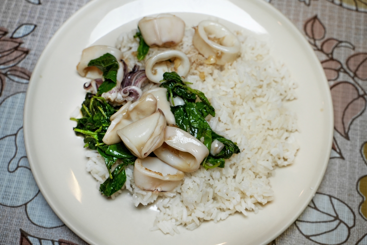 【清邁美食】Aunt Aoy Kitchen – 用餐環境像民宅…餐點賣相平凡無奇…但卻是四年都被米其林必比登推薦的在地人氣名店！！！