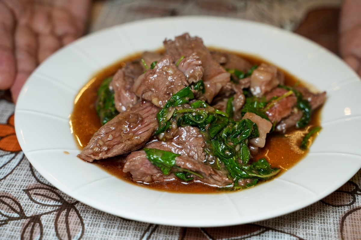 【清邁美食】Aunt Aoy Kitchen – 用餐環境像民宅…餐點賣相平凡無奇…但卻是四年都被米其林必比登推薦的在地人氣名店！！！