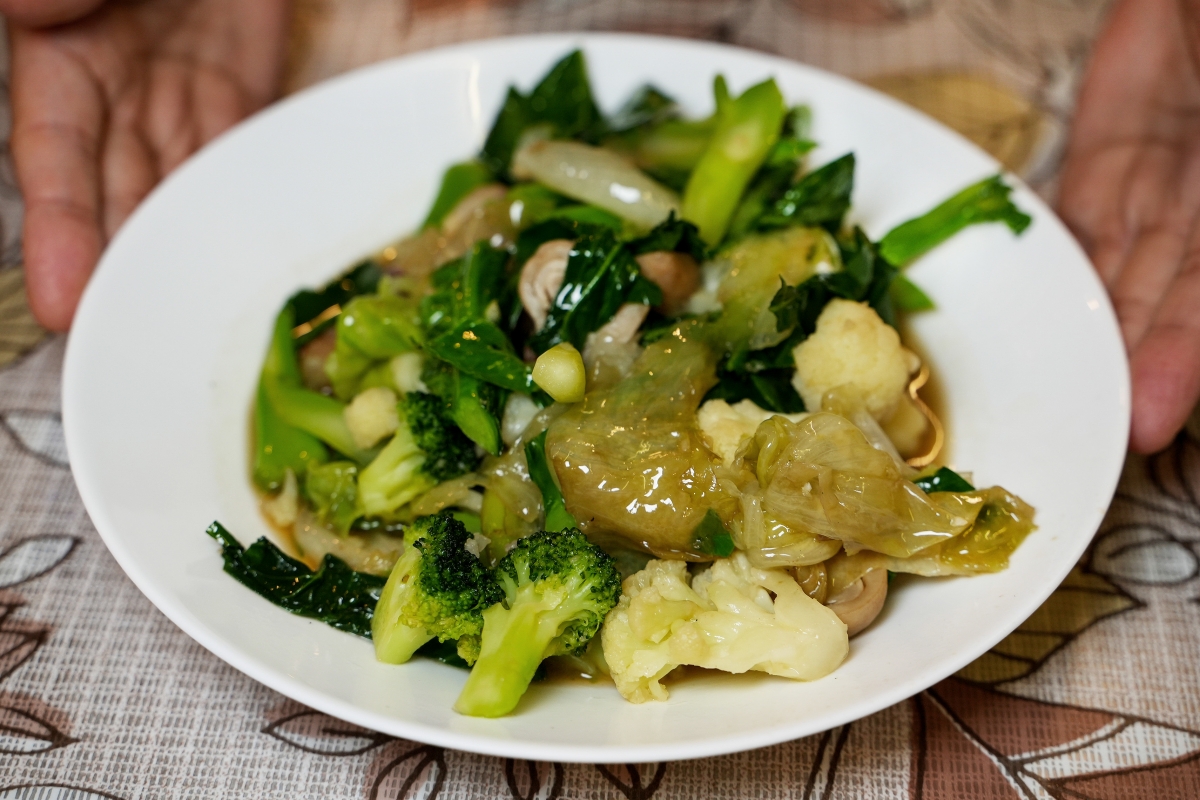 【清邁美食】Aunt Aoy Kitchen – 用餐環境像民宅…餐點賣相平凡無奇…但卻是四年都被米其林必比登推薦的在地人氣名店！！！