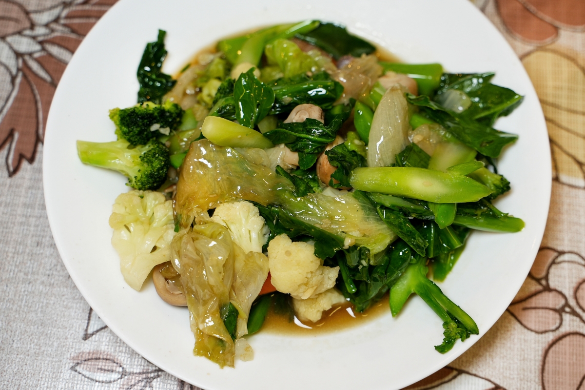 【清邁美食】Aunt Aoy Kitchen – 用餐環境像民宅…餐點賣相平凡無奇…但卻是四年都被米其林必比登推薦的在地人氣名店！！！