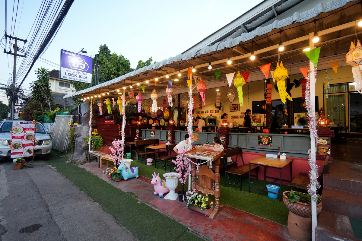 【清邁美食】Lookbua Thai Food Restaurant – 清邁古城區平價泰式餐館推薦!各種經典泰式國民美食都100泰銖左右就吃得到 - 第2張圖 【清邁美食】Lookbua Thai Food Restaurant – 清邁古城區平價泰式餐館推薦!各種經典泰式國民美食都100泰銖左右就吃得到