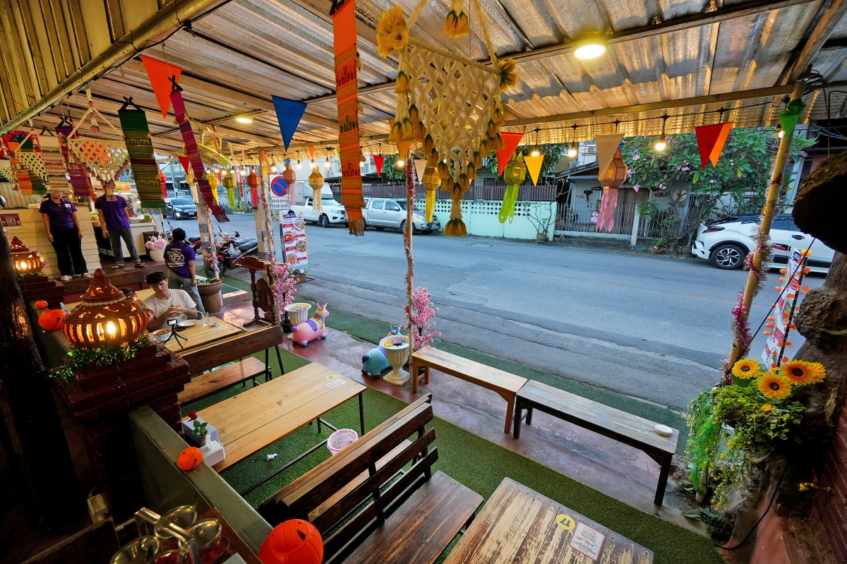 【清邁美食】Lookbua Thai Food Restaurant – 清邁古城區平價泰式餐館推薦!各種經典泰式國民美食都100泰銖左右就吃得到 - 第8張圖 【清邁美食】Lookbua Thai Food Restaurant – 清邁古城區平價泰式餐館推薦!各種經典泰式國民美食都100泰銖左右就吃得到