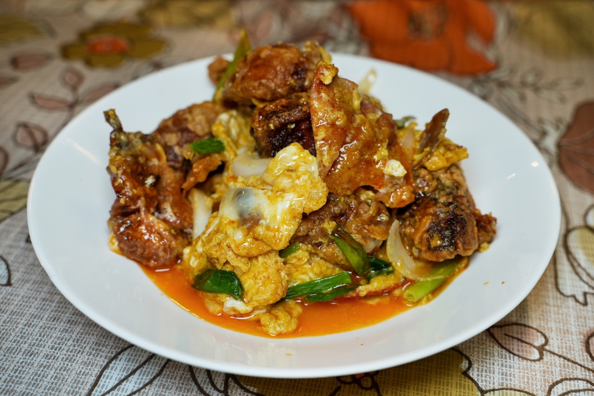 【清邁美食】Aunt Aoy Kitchen – 用餐環境像民宅…餐點賣相平凡無奇…但卻是四年都被米其林必比登推薦的在地人氣名店！！！