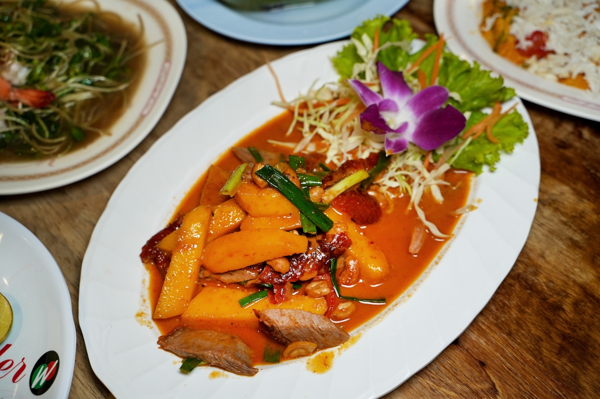 【清邁美食】Lookbua Thai Food Restaurant – 清邁古城區平價泰式餐館推薦!各種經典泰式國民美食都100泰銖左右就吃得到 - 第20張圖 【清邁美食】Lookbua Thai Food Restaurant – 清邁古城區平價泰式餐館推薦!各種經典泰式國民美食都100泰銖左右就吃得到