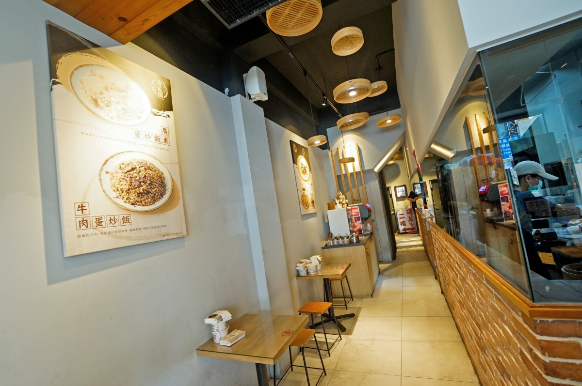 【台中西區】黃家園蒸餃館 – 台中勤美綠園道附近人氣平價小吃，已經飄香超過二十餘年，2026最新價格蒸餃一籠70元！