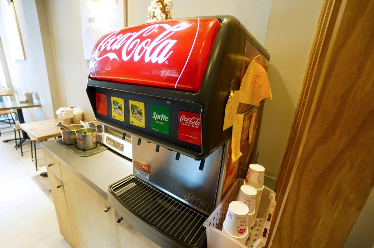 【台中西區】黃家園蒸餃館 – 台中勤美綠園道附近人氣平價小吃，已經飄香超過二十餘年，2026最新價格蒸餃一籠70元！