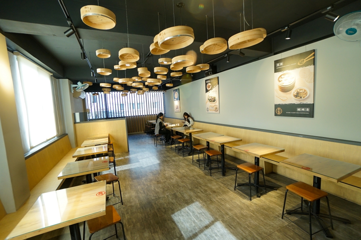 【台中西區】黃家園蒸餃館 – 台中勤美綠園道附近人氣平價小吃，已經飄香超過二十餘年，2026最新價格蒸餃一籠70元！