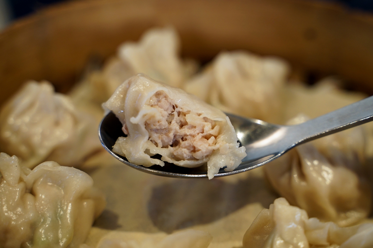 【台中西區】黃家園蒸餃館 – 台中勤美綠園道附近人氣平價小吃，已經飄香超過二十餘年，2026最新價格蒸餃一籠70元！