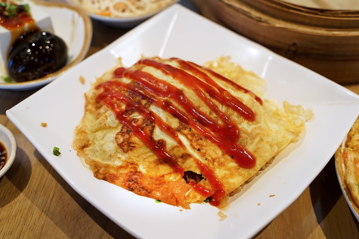 【台中西區】黃家園蒸餃館 – 台中勤美綠園道附近人氣平價小吃，已經飄香超過二十餘年，2026最新價格蒸餃一籠70元！