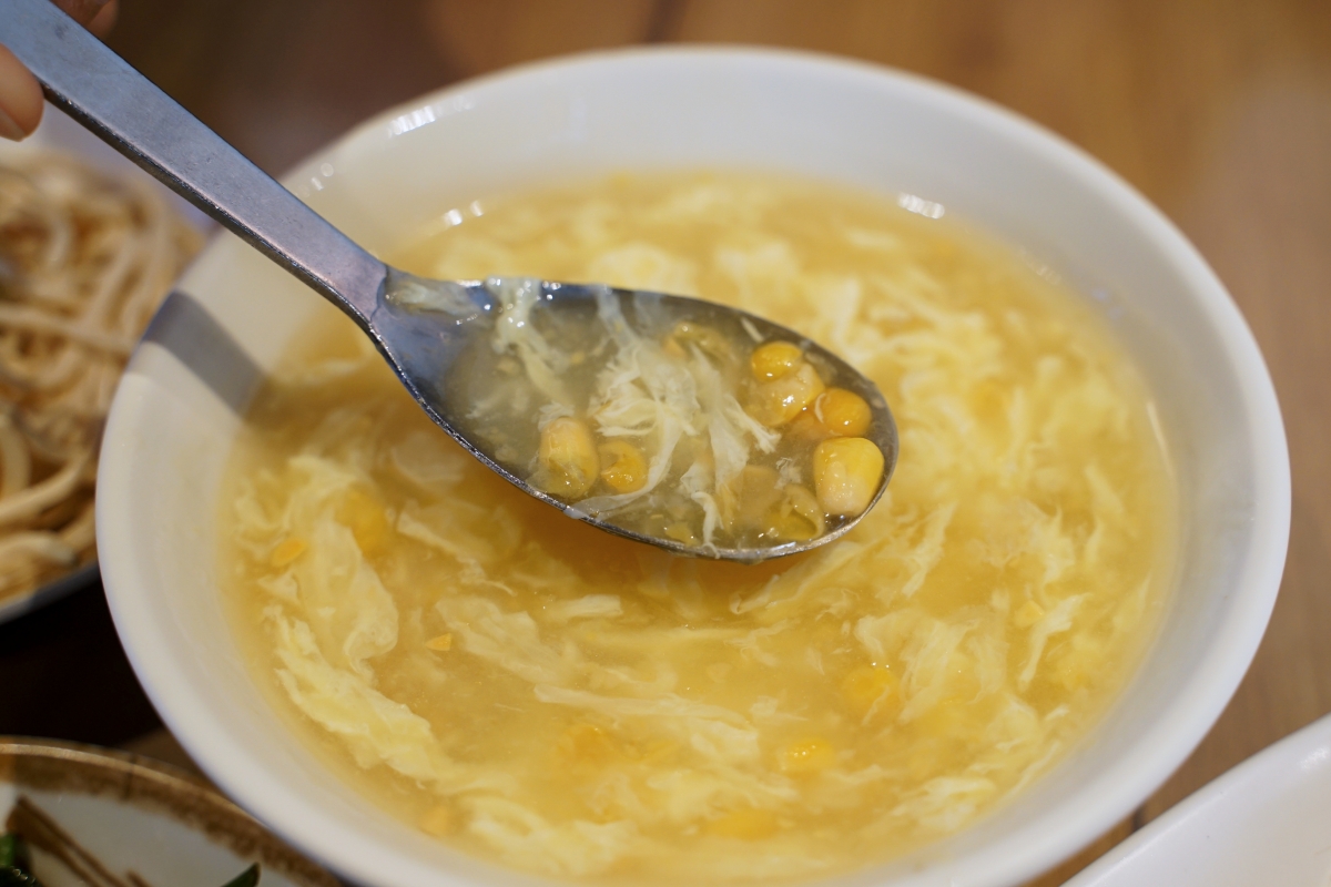 【台中西區】黃家園蒸餃館 – 台中勤美綠園道附近人氣平價小吃，已經飄香超過二十餘年，2026最新價格蒸餃一籠70元！