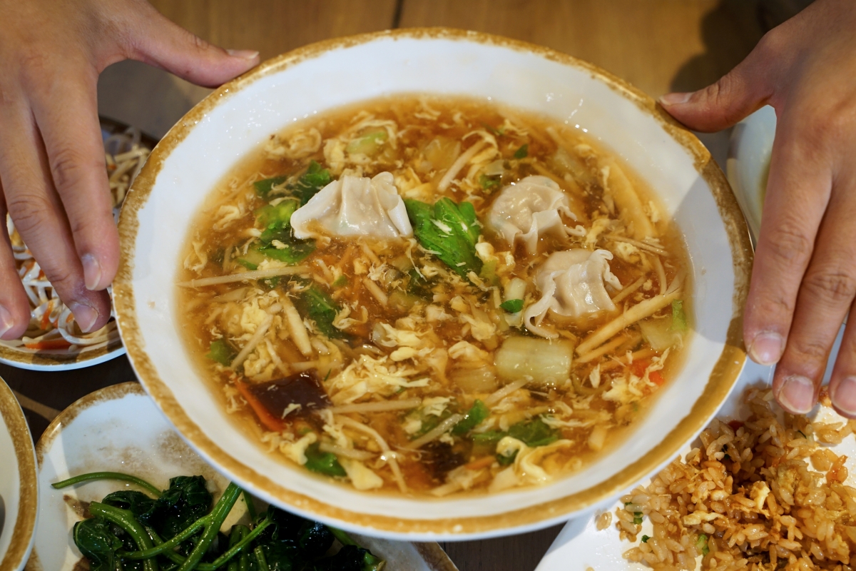 【台中西區】黃家園蒸餃館 – 台中勤美綠園道附近人氣平價小吃，已經飄香超過二十餘年，2026最新價格蒸餃一籠70元！