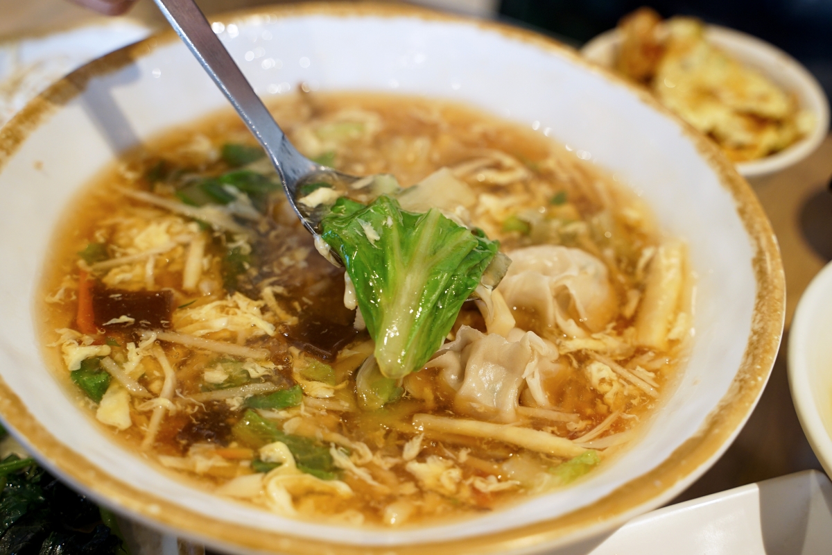 【台中西區】黃家園蒸餃館 – 台中勤美綠園道附近人氣平價小吃，已經飄香超過二十餘年，2026最新價格蒸餃一籠70元！