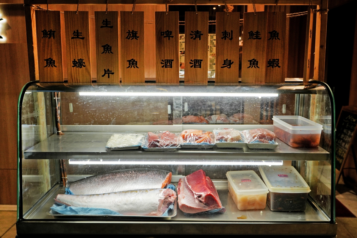 【中壢宵夜推薦】吳桑深夜食堂 – 宵夜時段也能吃到螃蟹痛風鍋、鐵板料理、握壽司聽起來如何！？中壢的朋友一定要筆記起來