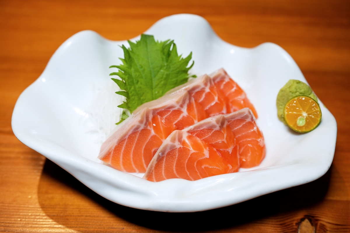 【中壢宵夜推薦】吳桑深夜食堂 – 宵夜時段也能吃到螃蟹痛風鍋、鐵板料理、握壽司聽起來如何！？中壢的朋友一定要筆記起來