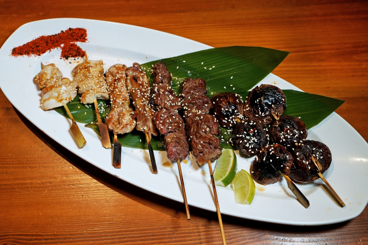 【中壢宵夜推薦】吳桑深夜食堂 – 宵夜時段也能吃到螃蟹痛風鍋、鐵板料理、握壽司聽起來如何！？中壢的朋友一定要筆記起來