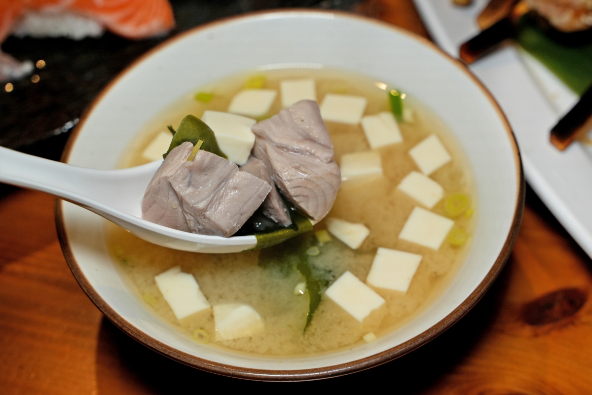 【中壢宵夜推薦】吳桑深夜食堂 – 宵夜時段也能吃到螃蟹痛風鍋、鐵板料理、握壽司聽起來如何！？中壢的朋友一定要筆記起來