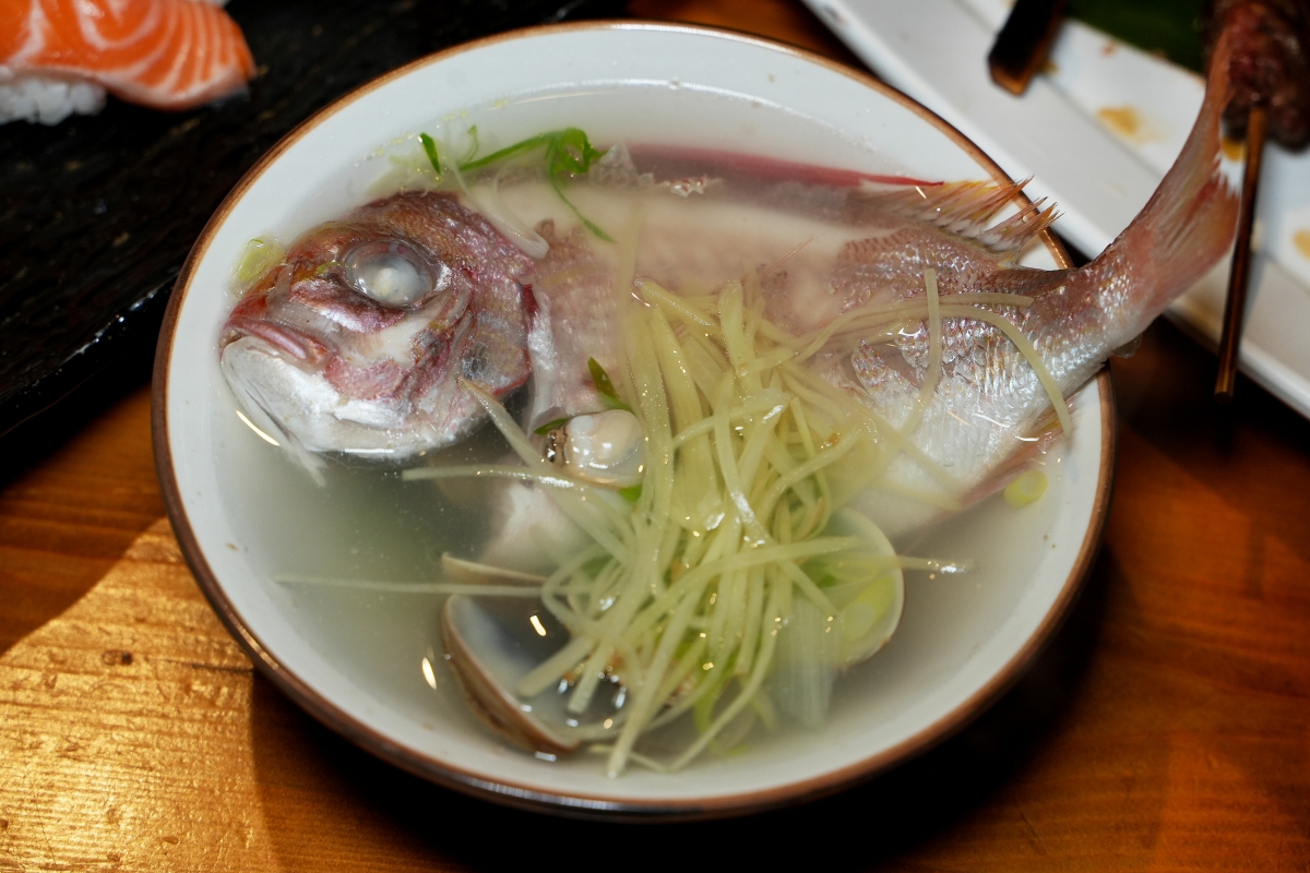 【中壢宵夜推薦】吳桑深夜食堂 – 宵夜時段也能吃到螃蟹痛風鍋、鐵板料理、握壽司聽起來如何！？中壢的朋友一定要筆記起來