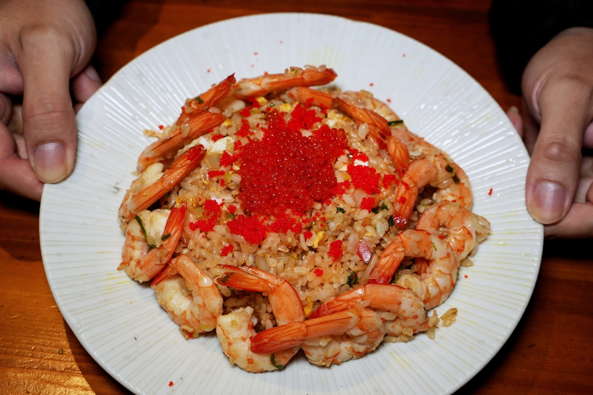 【中壢宵夜推薦】吳桑深夜食堂 – 宵夜時段也能吃到螃蟹痛風鍋、鐵板料理、握壽司聽起來如何！？中壢的朋友一定要筆記起來