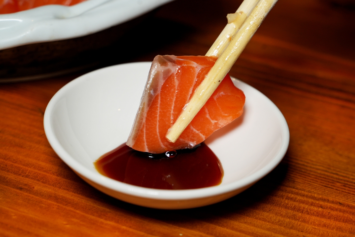 【中壢宵夜推薦】吳桑深夜食堂 – 宵夜時段也能吃到螃蟹痛風鍋、鐵板料理、握壽司聽起來如何！？中壢的朋友一定要筆記起來