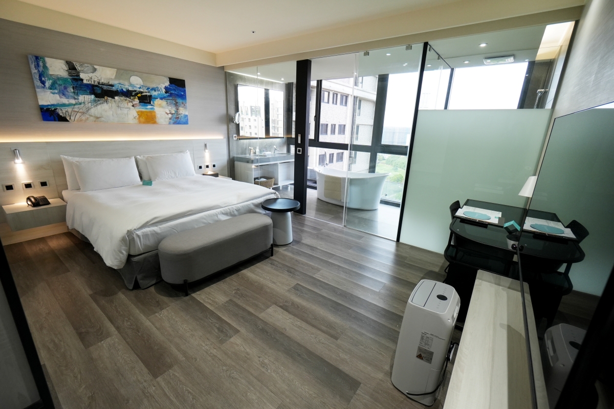 【大園住宿推薦】青埔商旅 – 離機場車程僅15分鐘的超高CP值商旅!早餐自助吧種類多元又有水準,豪華雙人房還有浴缸可邊賞景邊泡澡 - 第13張圖 【大園住宿推薦】青埔商旅 – 離機場車程僅15分鐘的超高CP值商旅!早餐自助吧種類多元又有水準,豪華雙人房還有浴缸可邊賞景邊泡澡