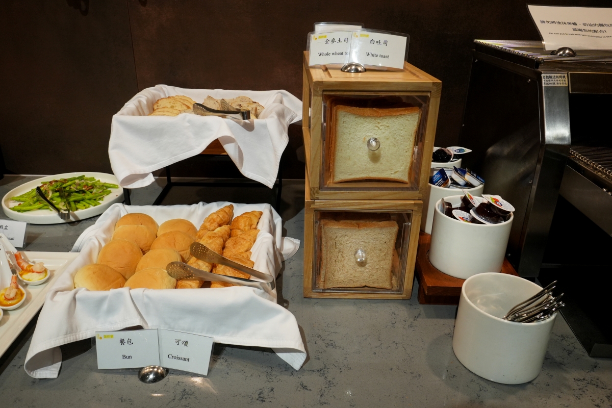 【大園住宿推薦】青埔商旅 – 離機場車程僅15分鐘的超高CP值商旅!早餐自助吧種類多元又有水準,豪華雙人房還有浴缸可邊賞景邊泡澡 - 第36張圖 【大園住宿推薦】青埔商旅 – 離機場車程僅15分鐘的超高CP值商旅!早餐自助吧種類多元又有水準,豪華雙人房還有浴缸可邊賞景邊泡澡