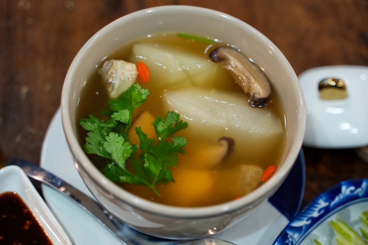 【曼谷美食】ฌอบ ข้าวมันไก่ บรรทัดทอง / Chorb – 我不小心發現的隱藏版海南雞飯寶藏店!三拼飯吃過一次以後就榮登我心目中的No.1 - 第21張圖 【曼谷美食】ฌอบ ข้าวมันไก่ บรรทัดทอง / Chorb – 我不小心發現的隱藏版海南雞飯寶藏店!三拼飯吃過一次以後就榮登我心目中的No.1