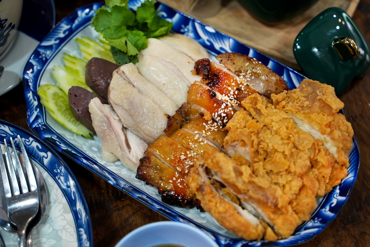 【曼谷美食】ฌอบ ข้าวมันไก่ บรรทัดทอง / Chorb – 我不小心發現的隱藏版海南雞飯寶藏店!三拼飯吃過一次以後就榮登我心目中的No.1 - 第11張圖 【曼谷美食】ฌอบ ข้าวมันไก่ บรรทัดทอง / Chorb – 我不小心發現的隱藏版海南雞飯寶藏店!三拼飯吃過一次以後就榮登我心目中的No.1