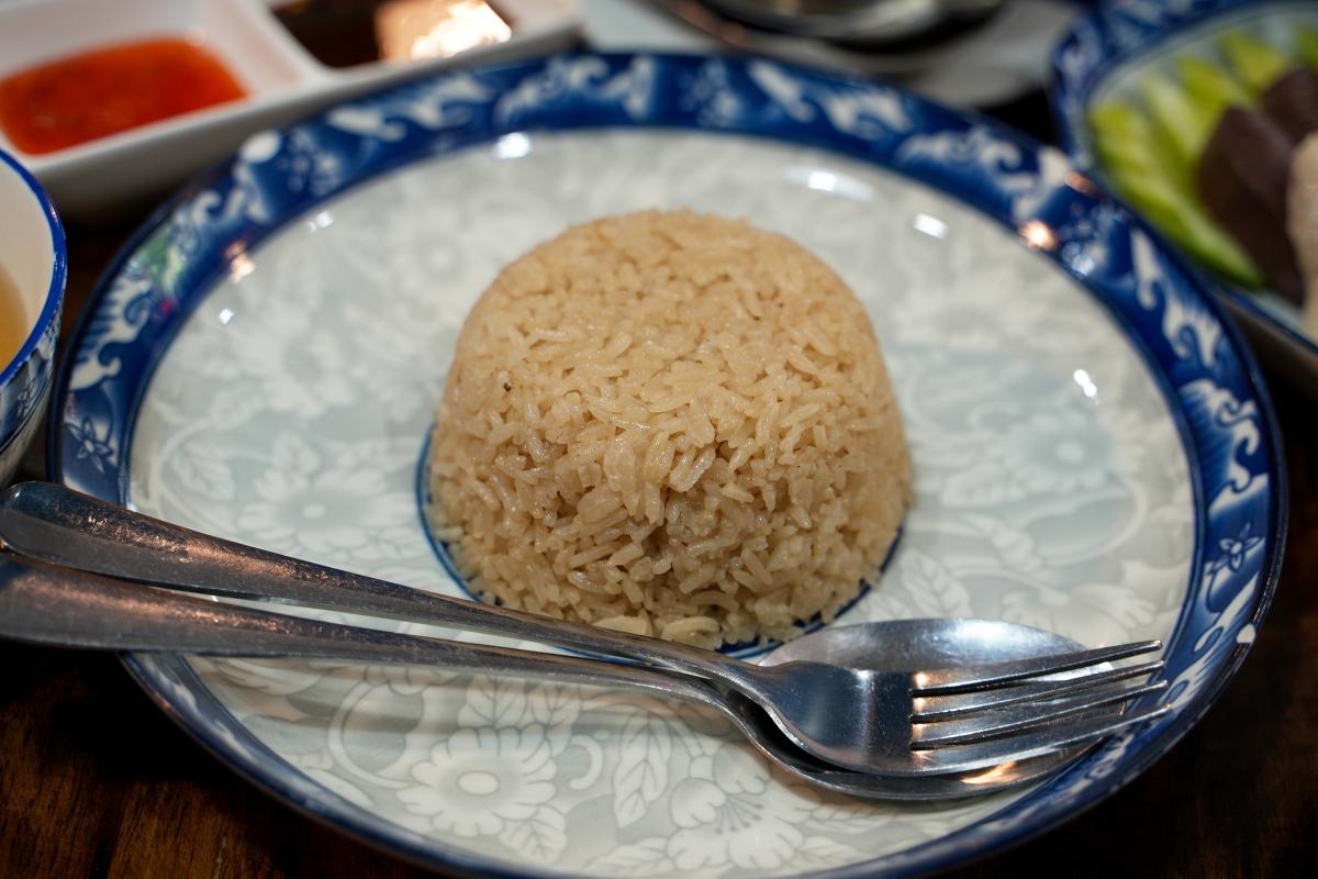 【曼谷美食】ฌอบ ข้าวมันไก่ บรรทัดทอง / Chorb – 我不小心發現的隱藏版海南雞飯寶藏店!三拼飯吃過一次以後就榮登我心目中的No.1 - 第23張圖 【曼谷美食】ฌอบ ข้าวมันไก่ บรรทัดทอง / Chorb – 我不小心發現的隱藏版海南雞飯寶藏店!三拼飯吃過一次以後就榮登我心目中的No.1