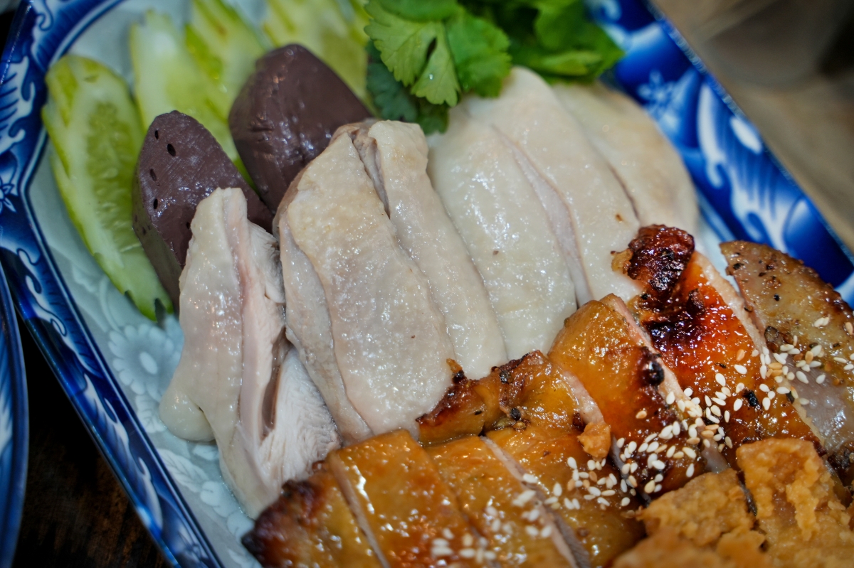 【曼谷美食】ฌอบ ข้าวมันไก่ บรรทัดทอง / Chorb – 我不小心發現的隱藏版海南雞飯寶藏店!三拼飯吃過一次以後就榮登我心目中的No.1 - 第12張圖 【曼谷美食】ฌอบ ข้าวมันไก่ บรรทัดทอง / Chorb – 我不小心發現的隱藏版海南雞飯寶藏店!三拼飯吃過一次以後就榮登我心目中的No.1