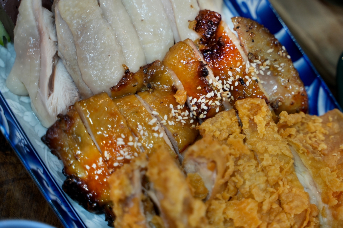 【曼谷美食】ฌอบ ข้าวมันไก่ บรรทัดทอง / Chorb – 我不小心發現的隱藏版海南雞飯寶藏店!三拼飯吃過一次以後就榮登我心目中的No.1 - 第13張圖 【曼谷美食】ฌอบ ข้าวมันไก่ บรรทัดทอง / Chorb – 我不小心發現的隱藏版海南雞飯寶藏店!三拼飯吃過一次以後就榮登我心目中的No.1