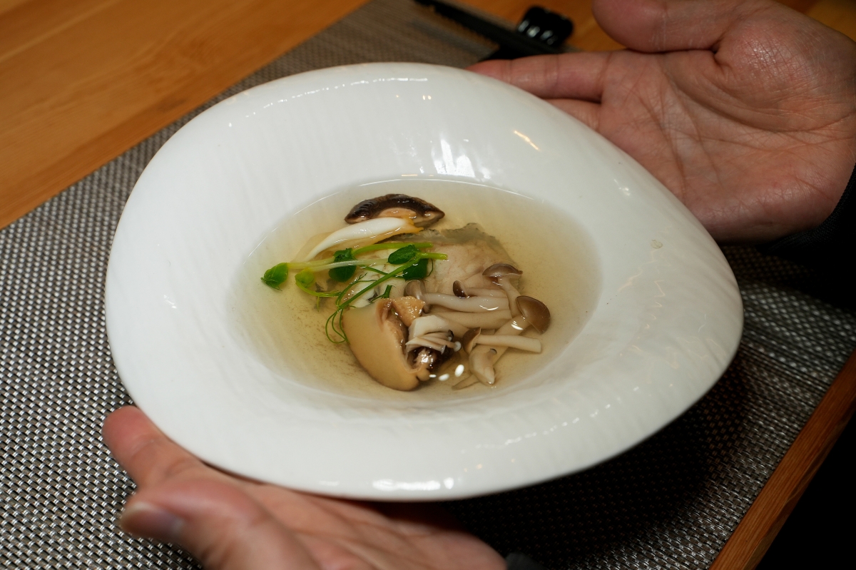 【桃園青埔美食】海童鐵板料亭 – 青埔高質感無菜單鐵板料理推出新菜單!1680元可嚐到龍蝦兩吃、鐵板牛小排等十品精緻好料 - 第9張圖 【桃園青埔美食】海童鐵板料亭 – 青埔高質感無菜單鐵板料理推出新菜單!1680元可嚐到龍蝦兩吃、鐵板牛小排等十品精緻好料