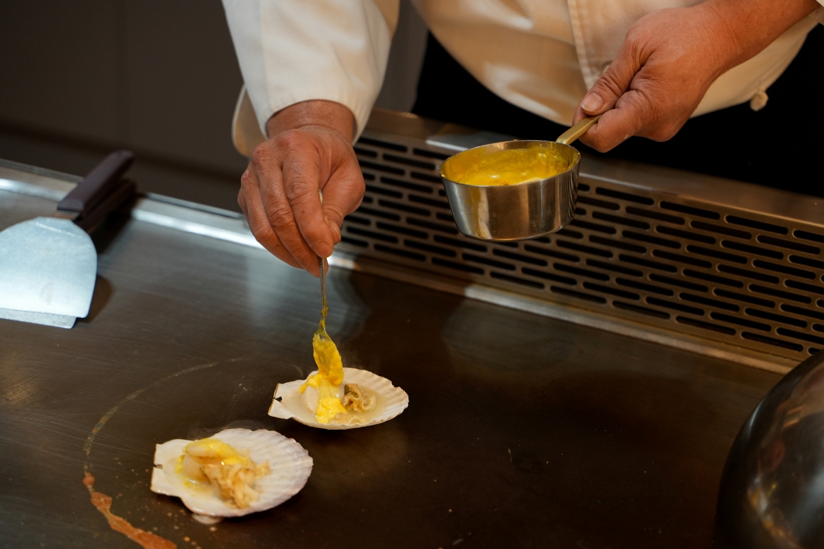 【桃園青埔美食】海童鐵板料亭 – 青埔高質感無菜單鐵板料理推出新菜單!1680元可嚐到龍蝦兩吃、鐵板牛小排等十品精緻好料 - 第17張圖 【桃園青埔美食】海童鐵板料亭 – 青埔高質感無菜單鐵板料理推出新菜單!1680元可嚐到龍蝦兩吃、鐵板牛小排等十品精緻好料