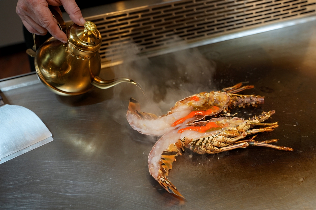 【桃園青埔美食】海童鐵板料亭 – 青埔高質感無菜單鐵板料理推出新菜單!1680元可嚐到龍蝦兩吃、鐵板牛小排等十品精緻好料 - 第19張圖 【桃園青埔美食】海童鐵板料亭 – 青埔高質感無菜單鐵板料理推出新菜單!1680元可嚐到龍蝦兩吃、鐵板牛小排等十品精緻好料