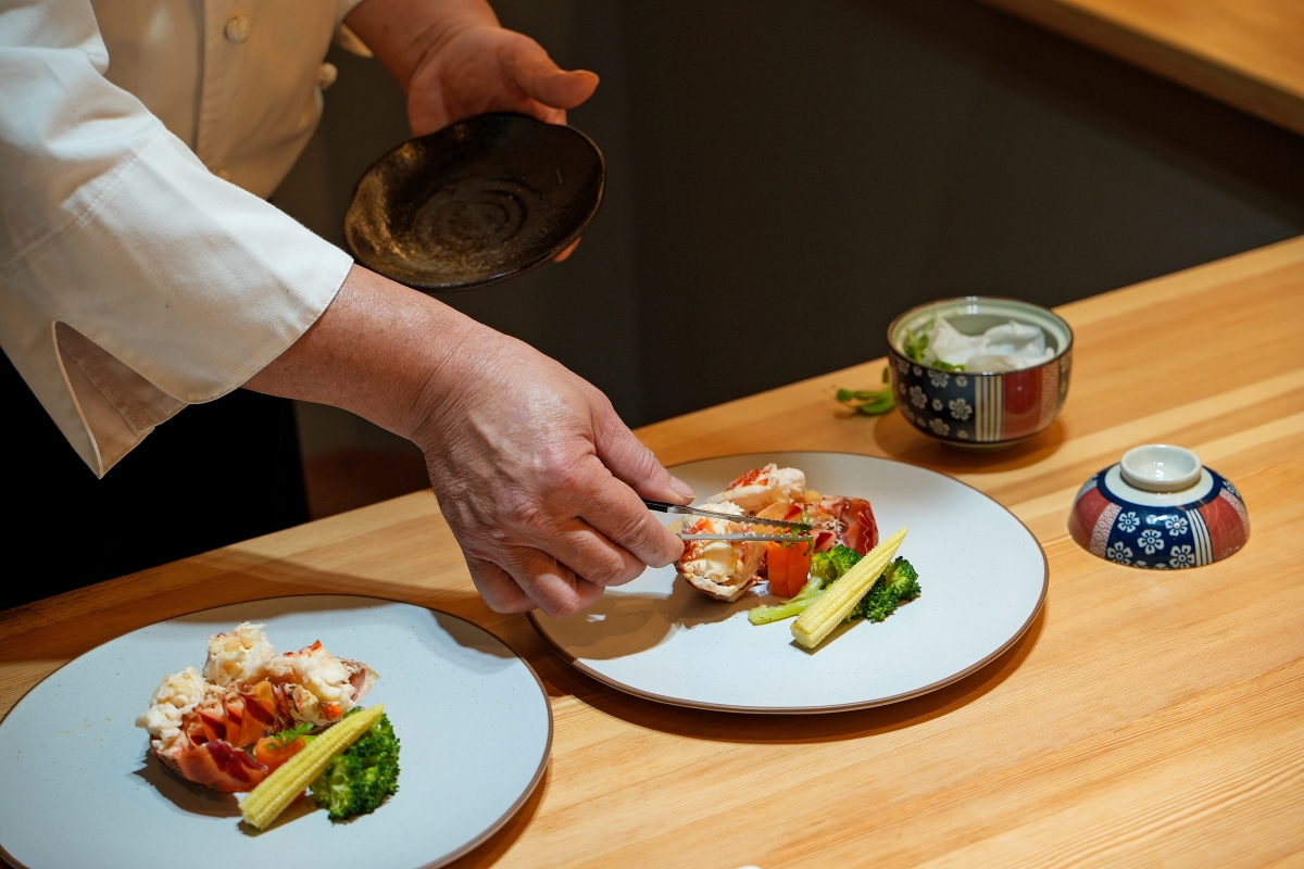 【桃園青埔美食】海童鐵板料亭 – 青埔高質感無菜單鐵板料理推出新菜單!1680元可嚐到龍蝦兩吃、鐵板牛小排等十品精緻好料 - 第20張圖 【桃園青埔美食】海童鐵板料亭 – 青埔高質感無菜單鐵板料理推出新菜單!1680元可嚐到龍蝦兩吃、鐵板牛小排等十品精緻好料