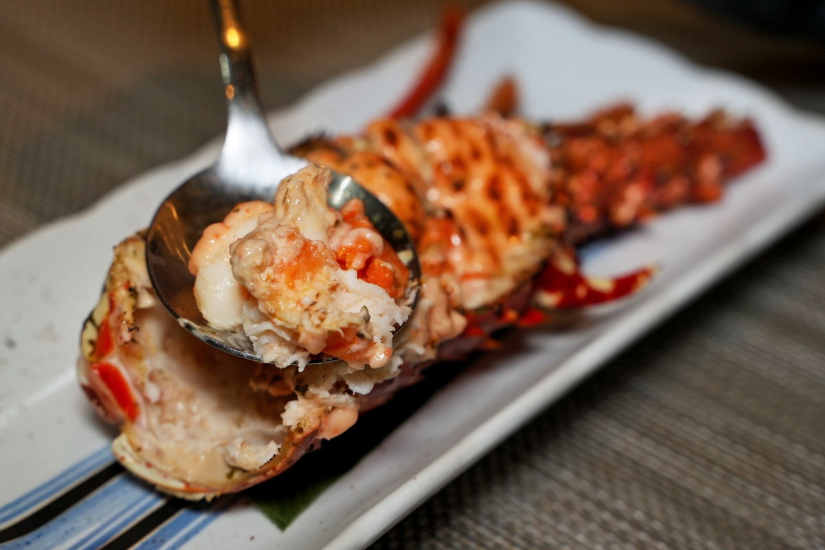 【桃園青埔美食】海童鐵板料亭 – 青埔高質感無菜單鐵板料理推出新菜單!1680元可嚐到龍蝦兩吃、鐵板牛小排等十品精緻好料 - 第24張圖 【桃園青埔美食】海童鐵板料亭 – 青埔高質感無菜單鐵板料理推出新菜單!1680元可嚐到龍蝦兩吃、鐵板牛小排等十品精緻好料