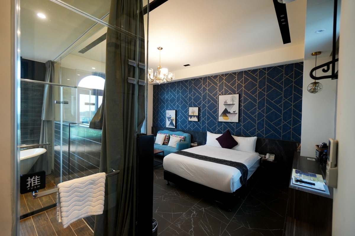 【花蓮住宿】波西米亞民宿 – 河景與海景都盡收眼底的景觀民宿，有220坪私人花園、戲水池、魚池，鄰近東大門夜市與南濱、北濱公園