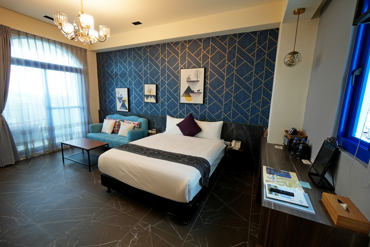 【花蓮住宿】波西米亞民宿 – 河景與海景都盡收眼底的景觀民宿，有220坪私人花園、戲水池、魚池，鄰近東大門夜市與南濱、北濱公園