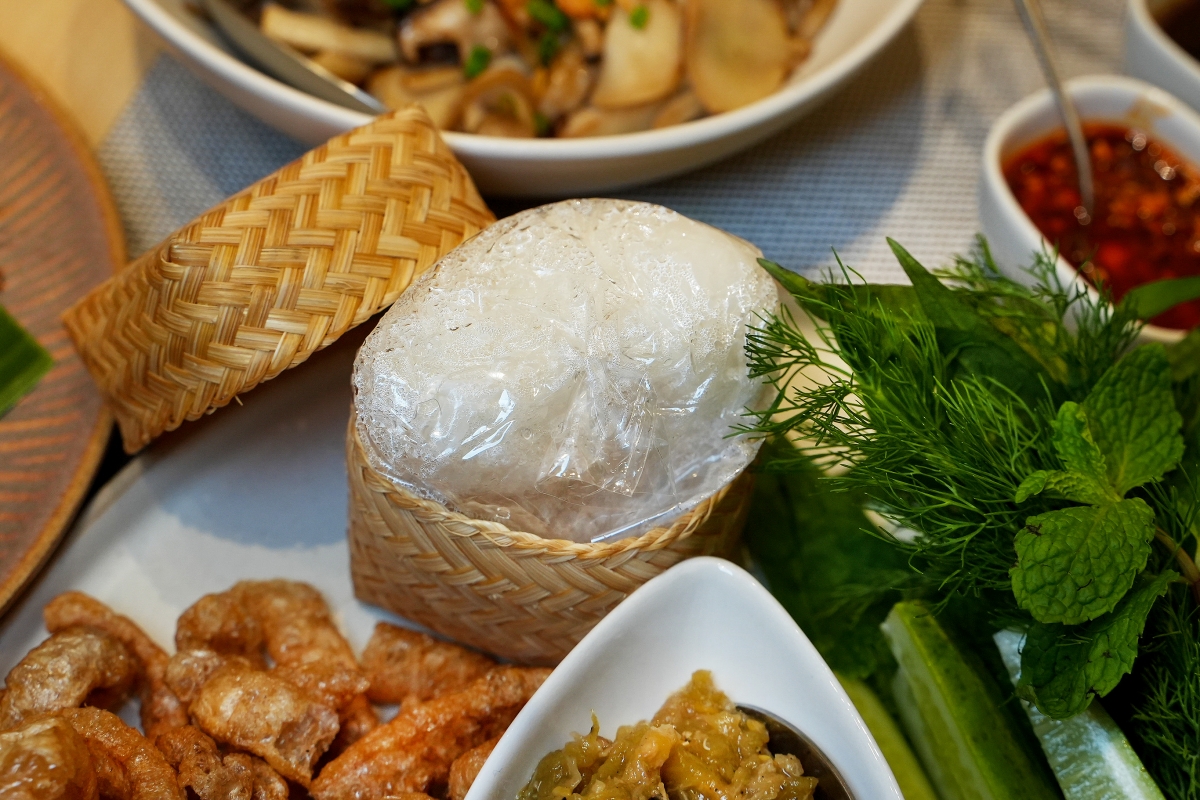 【曼谷美食】Napha | Central Park – 由八位泰國名廚聯手設計菜色的超高評價泰國菜餐廳！結合現代美學與泰國由北到南的各種風味料理讓人一試就愛上～