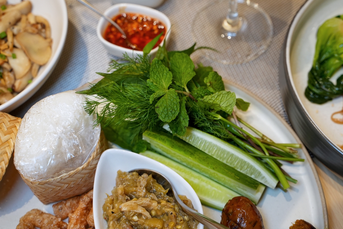 【曼谷美食】Napha | Central Park – 由八位泰國名廚聯手設計菜色的超高評價泰國菜餐廳！結合現代美學與泰國由北到南的各種風味料理讓人一試就愛上～