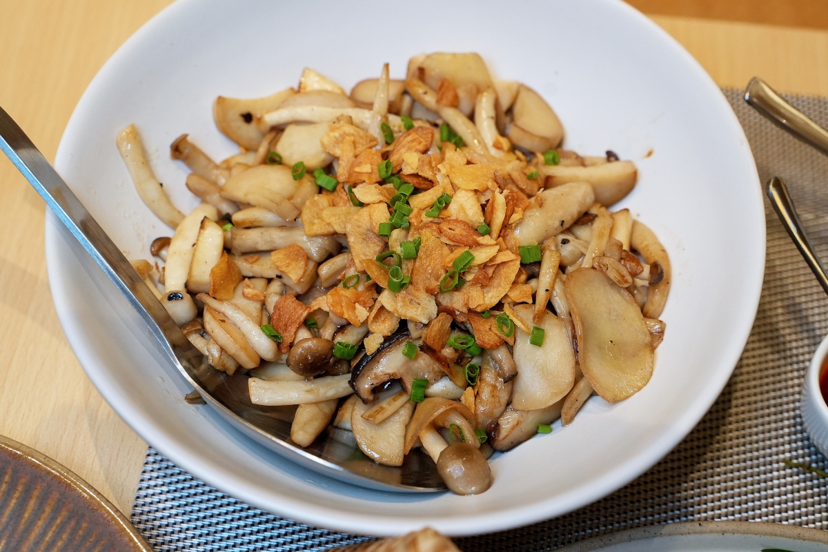 【曼谷美食】Napha | Central Park – 由八位泰國名廚聯手設計菜色的超高評價泰國菜餐廳！結合現代美學與泰國由北到南的各種風味料理讓人一試就愛上～