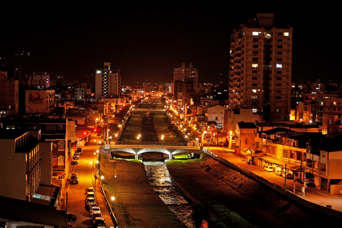 【花蓮住宿】波西米亞民宿 – 河景與海景都盡收眼底的景觀民宿，有220坪私人花園、戲水池、魚池，鄰近東大門夜市與南濱、北濱公園