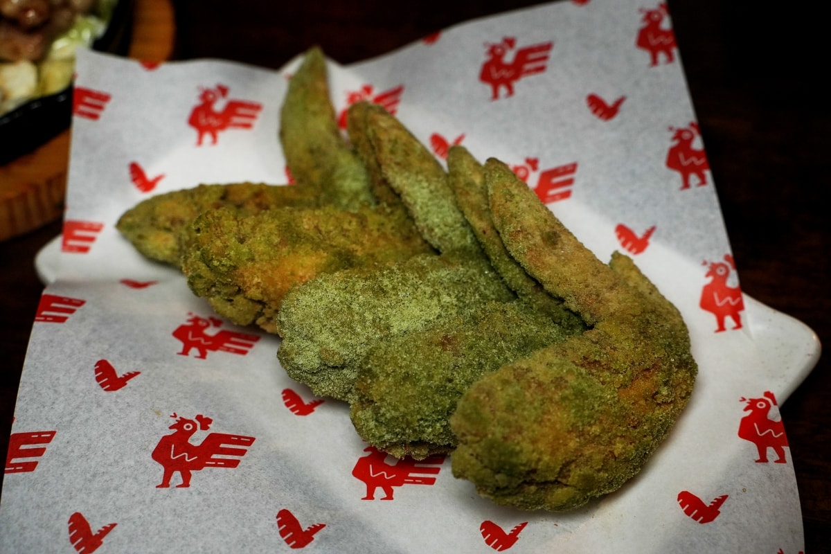 【曼谷美食】5 YEN IZAKAYA – 深受泰國年輕人喜愛的日式居酒屋，手羽先唐揚跟漢堡排丼都好美味，週五夜還有Live Band表演～♪