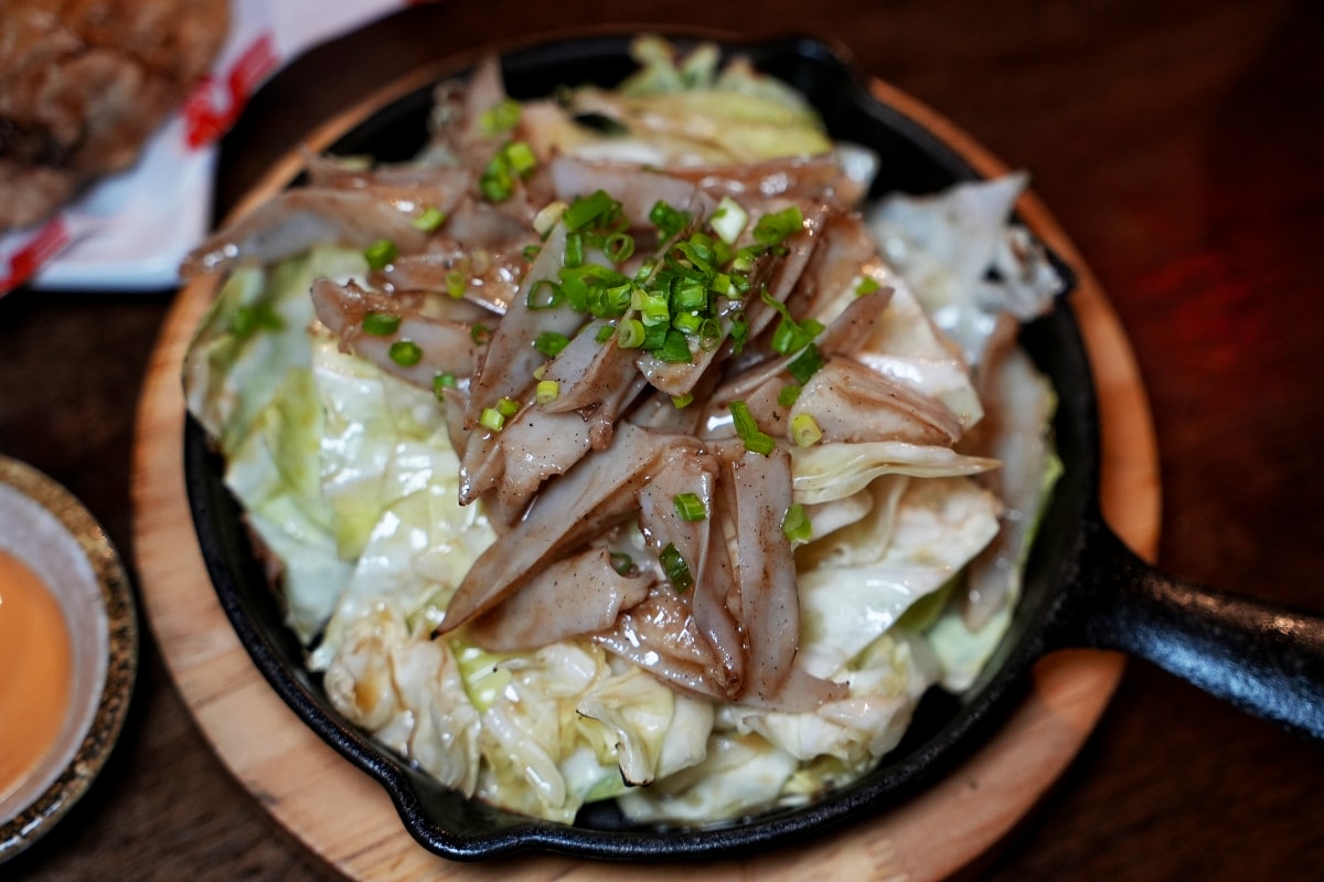 【曼谷美食】5 YEN IZAKAYA – 深受泰國年輕人喜愛的日式居酒屋，手羽先唐揚跟漢堡排丼都好美味，週五夜還有Live Band表演～♪