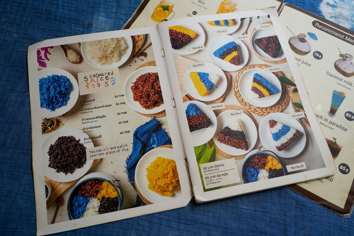 【清邁美食】Meena Rice Based Cuisine – 雨樹市集旁的米其林推薦餐廳,天然食材染色的五色米飯和米粉炸蝦是必點品項! - 第15張圖 【清邁美食】Meena Rice Based Cuisine – 雨樹市集旁的米其林推薦餐廳,天然食材染色的五色米飯和米粉炸蝦是必點品項!