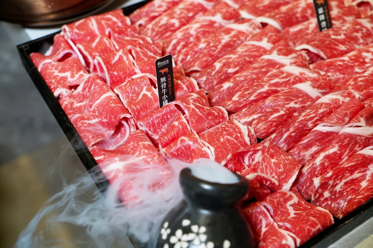【台北東區美食】新肉多多 – 鍋物界的卡地亞！慶生、約會必收藏，台北少見的高級不限時火鍋餐廳就在忠孝敦化4號出口旁