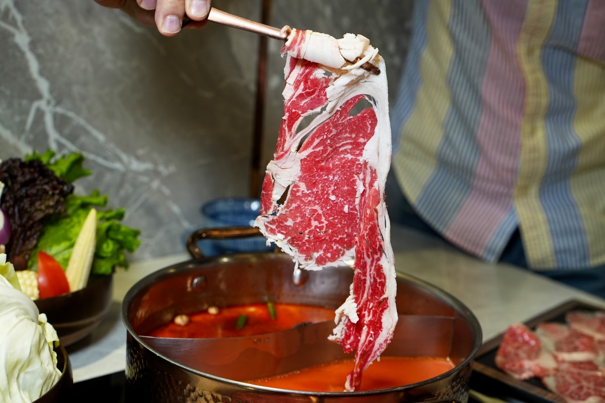 【台北東區美食】新肉多多 – 鍋物界的卡地亞！慶生、約會必收藏，台北少見的高級不限時火鍋餐廳就在忠孝敦化4號出口旁