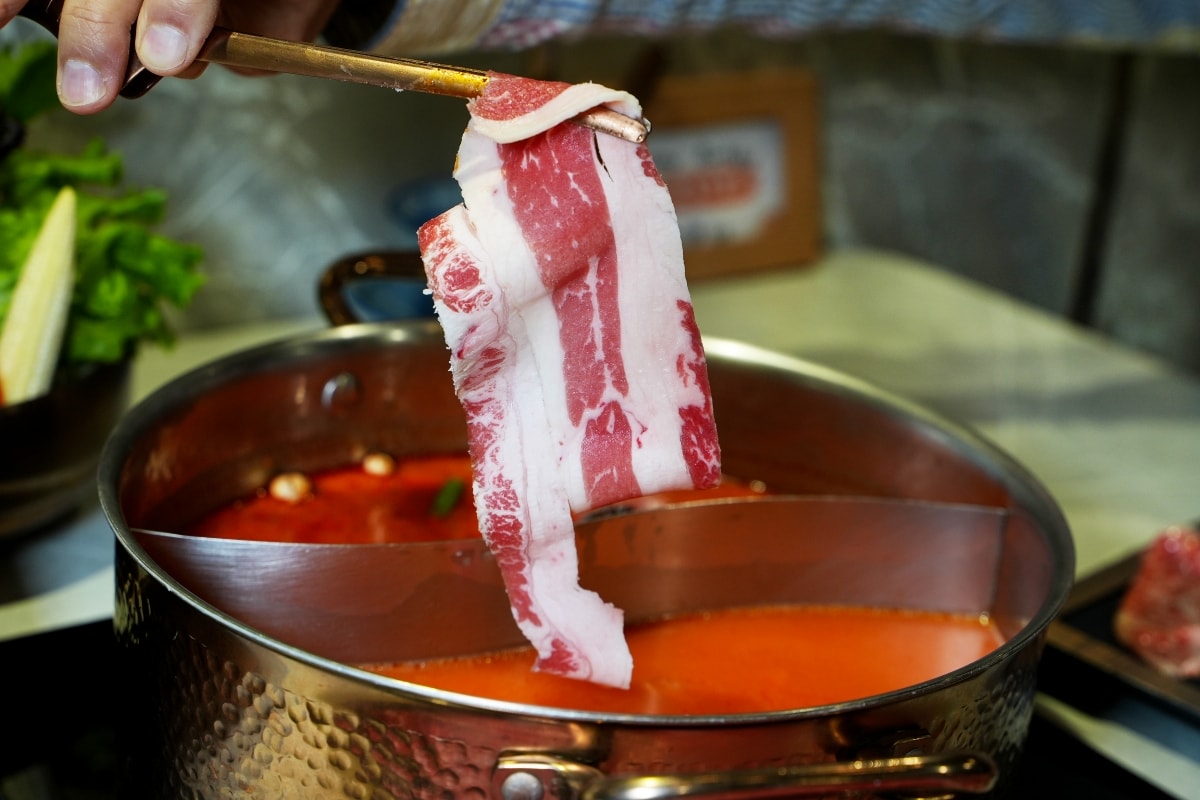 【台北東區美食】新肉多多 – 鍋物界的卡地亞！慶生、約會必收藏，台北少見的高級不限時火鍋餐廳就在忠孝敦化4號出口旁
