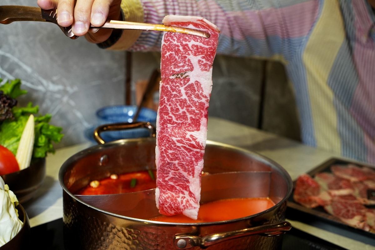 【台北東區美食】新肉多多 – 鍋物界的卡地亞！慶生、約會必收藏，台北少見的高級不限時火鍋餐廳就在忠孝敦化4號出口旁