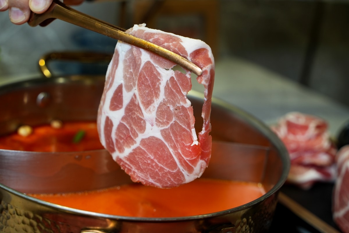 【台北東區美食】新肉多多 – 鍋物界的卡地亞！慶生、約會必收藏，台北少見的高級不限時火鍋餐廳就在忠孝敦化4號出口旁